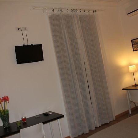 Giro B&B Κατάνια Δωμάτιο φωτογραφία