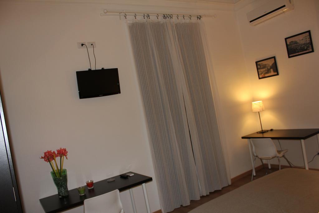 Giro B&B Κατάνια Δωμάτιο φωτογραφία