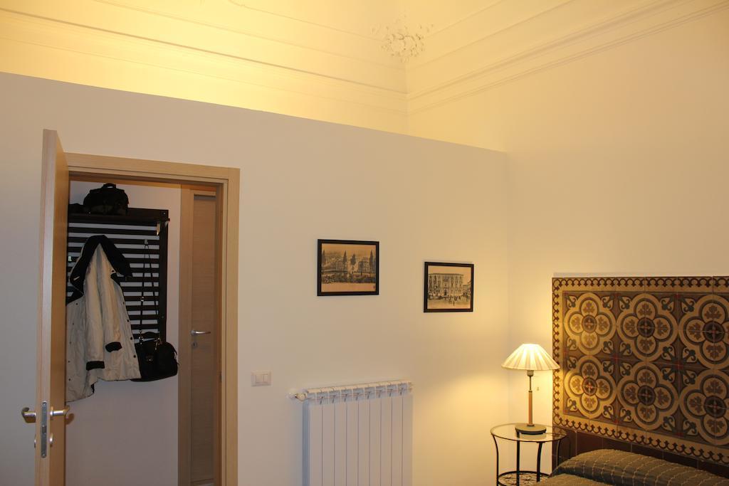 Giro B&B Κατάνια Δωμάτιο φωτογραφία