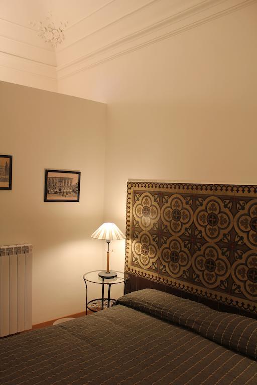 Giro B&B Κατάνια Δωμάτιο φωτογραφία