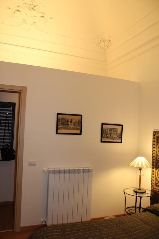 Giro B&B Κατάνια Δωμάτιο φωτογραφία