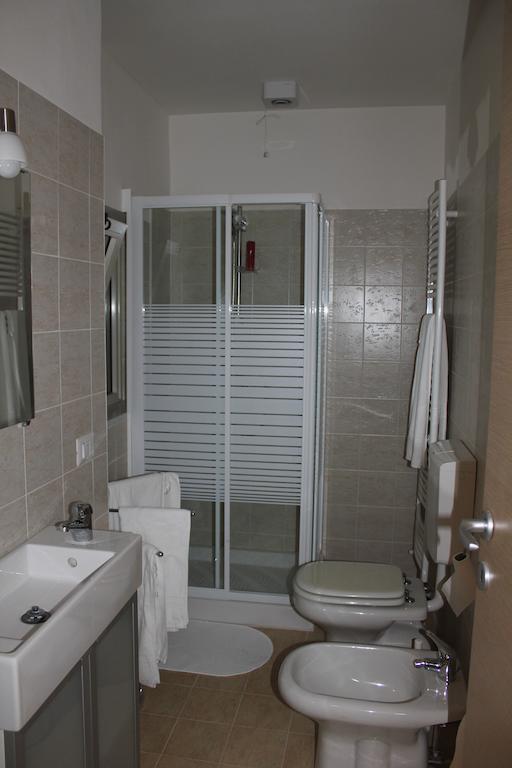 Giro B&B Κατάνια Δωμάτιο φωτογραφία