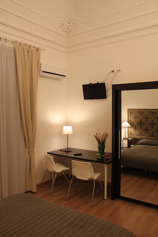 Giro B&B Κατάνια Δωμάτιο φωτογραφία
