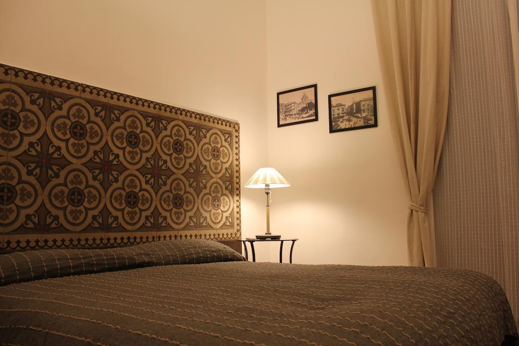 Giro B&B Κατάνια Δωμάτιο φωτογραφία